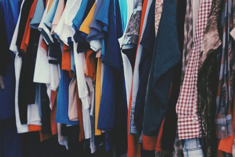Des t-shirts dans le cadre d'une étude scientifique sur la vente