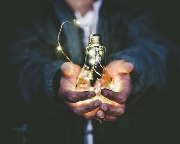 Un décideur B2B qui a une émotion