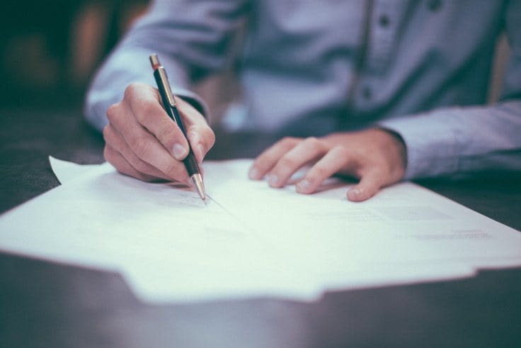 Un commercial B2B qui fait un devis 