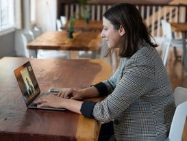 Vendre en visio Zoom : 7 conseils pour performer à distance vendre en visio Zoom 2